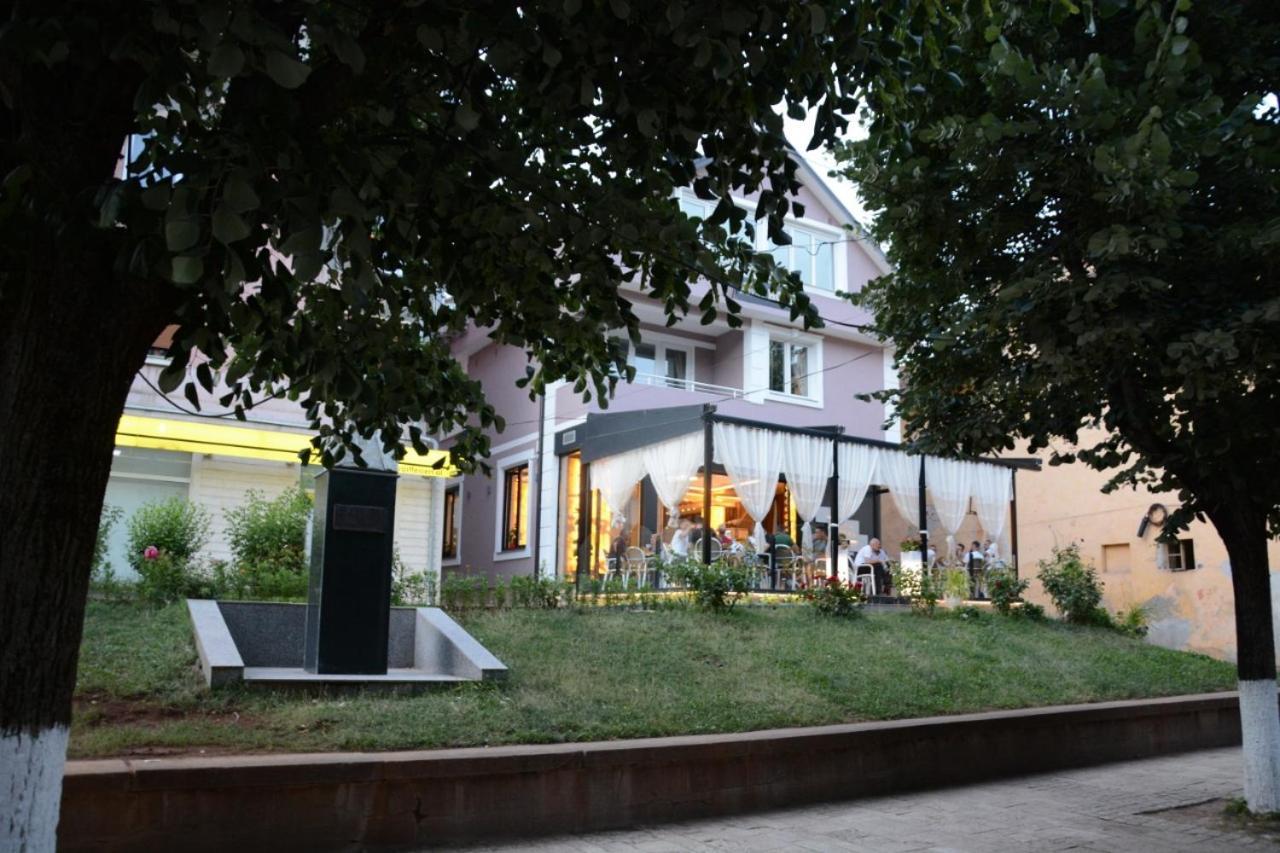 Royal Hotel Peshkopi Albania Exterior foto